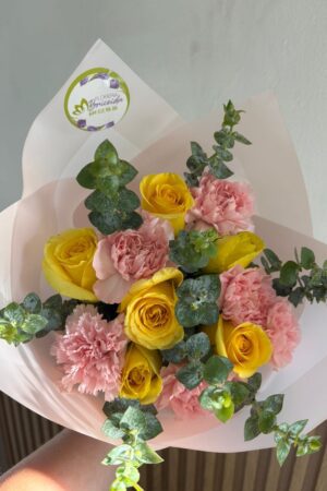 Ramo de 6 Rosas amarillas y claveles