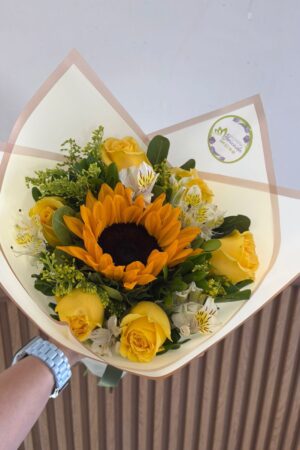 Bouquet 6 rosas amarillas con girasol