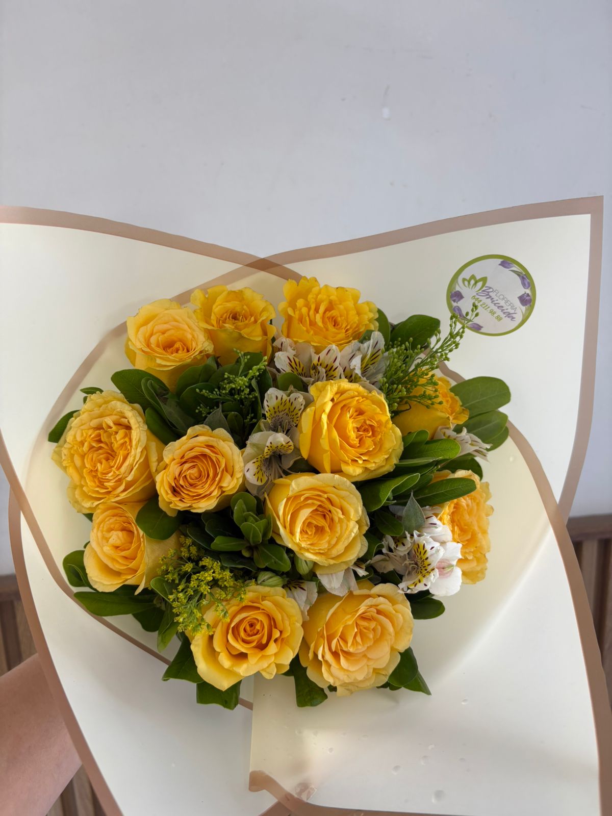 Product image for Ramo de 12 Rosas amarillas