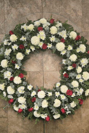 Corona en aro con rosa roja